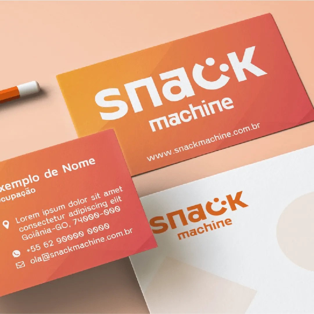 Cartões de visita e papel timbrado da marca Snack Machine, exemplo de identidade visual aplicada à papelaria