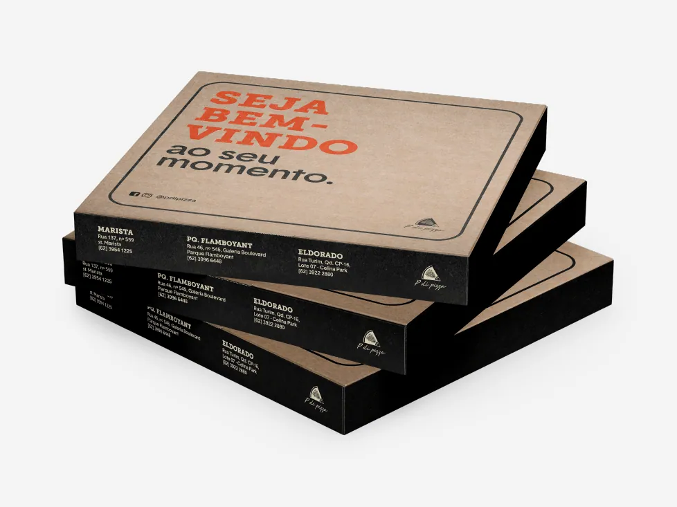 Caixas kraft de delivery com a mensagem Seja bem-vindo ao seu momento