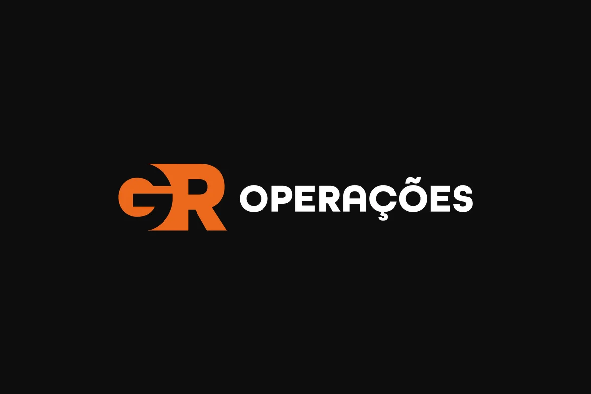 Logo da GR Operações em branco e laranja sobre fundo preto