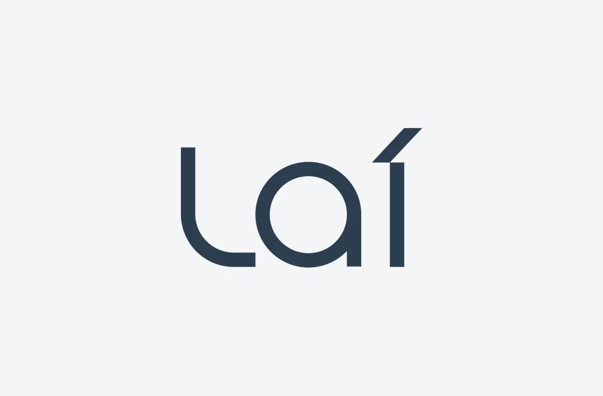 Logo Laí em azul-marinho sobre claro