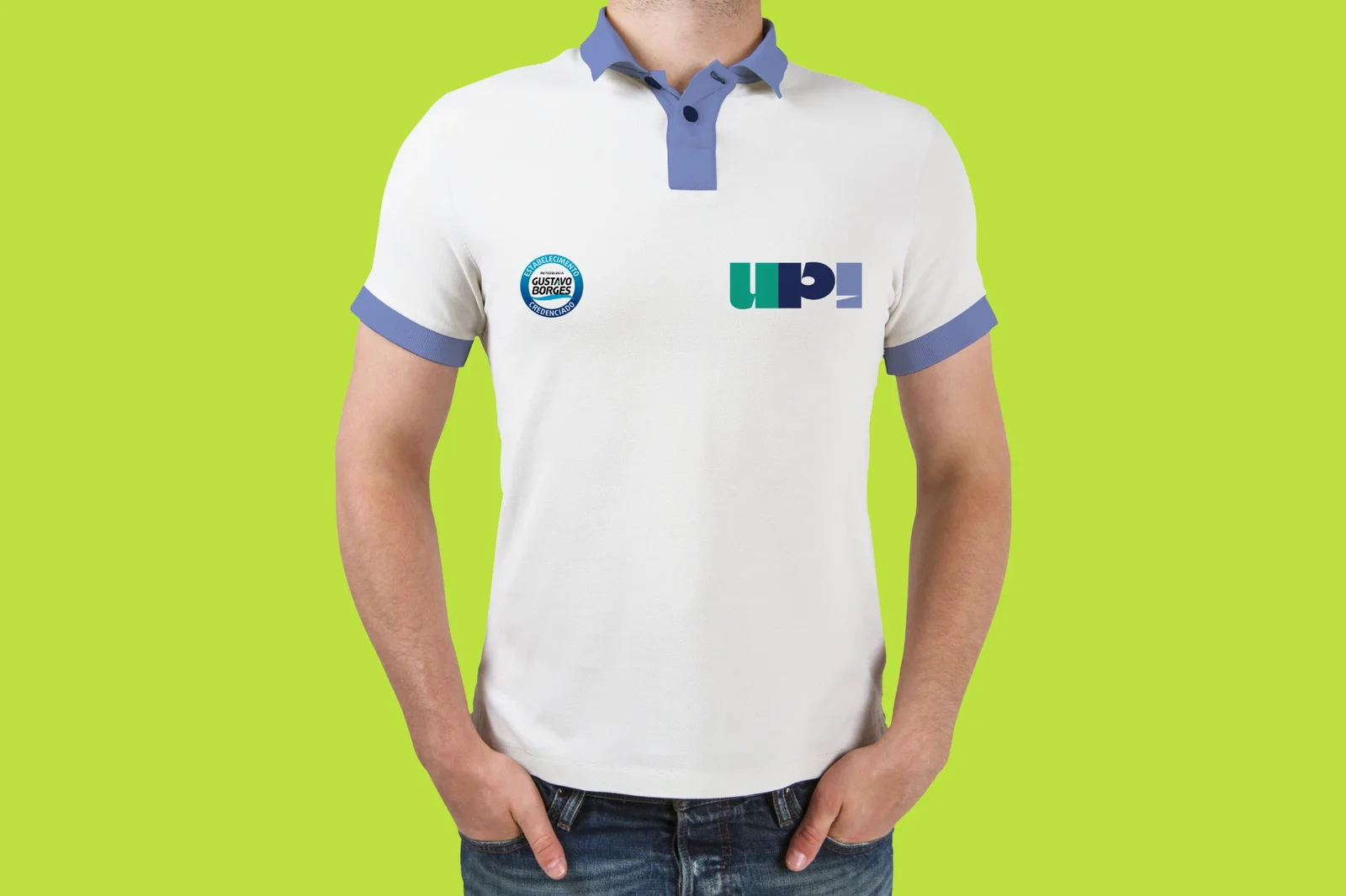 Camisa polo branca da UP! com gola e mangas lilás