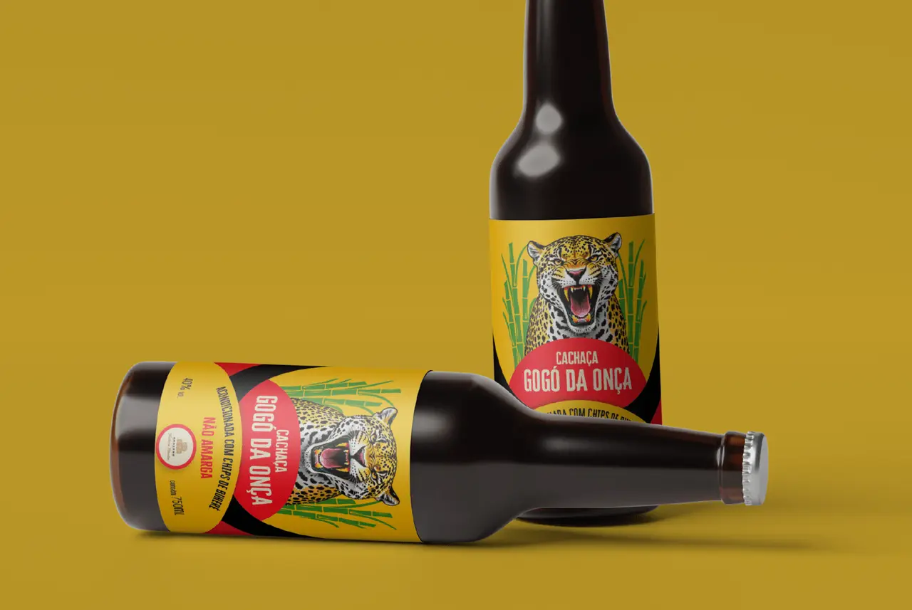 Cachaça Gogó da Onça – rótulo – garrafas em pé e deitada
