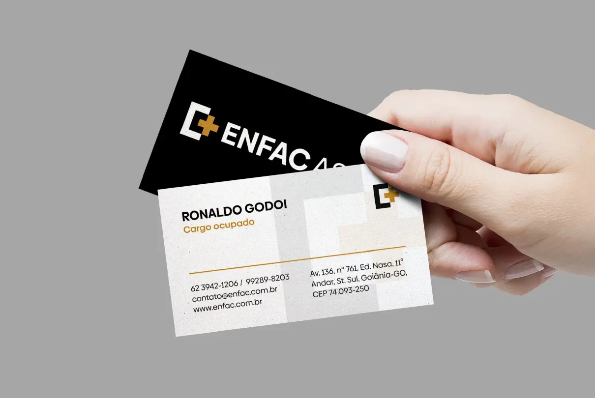 Enfac Asset – cartão de visita na mão