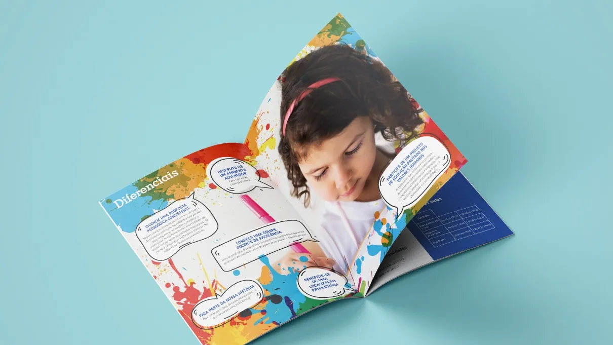 Folder impresso aberto criado pela Buffo Design
